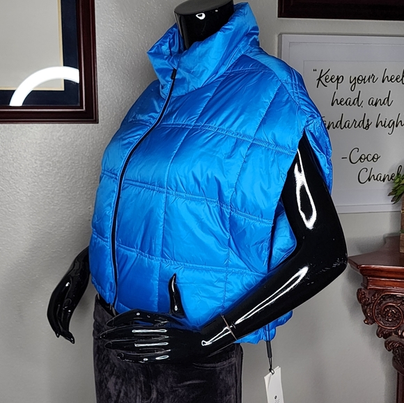 Calvin Klein Cropped Mock-Neck Puffer Vest - Picture 6 of 16